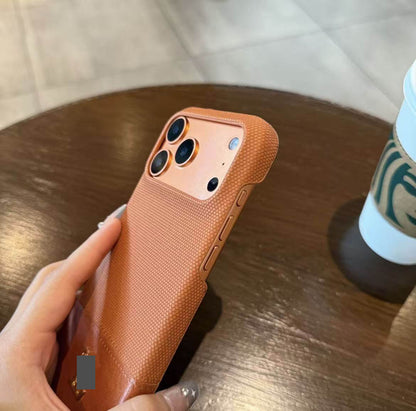 #84 スマホケース   ハーフラップ  耐衝撃・防振性能に優れ、iPhone13-17 に対応