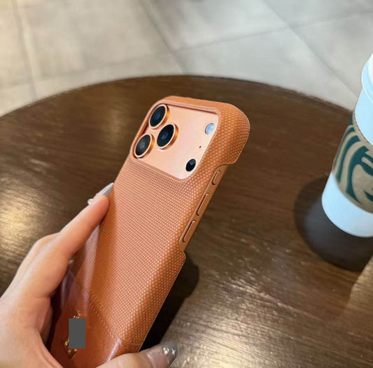 #84 スマホケース   ハーフラップ  耐衝撃・防振性能に優れ、iPhone13-17 に対応