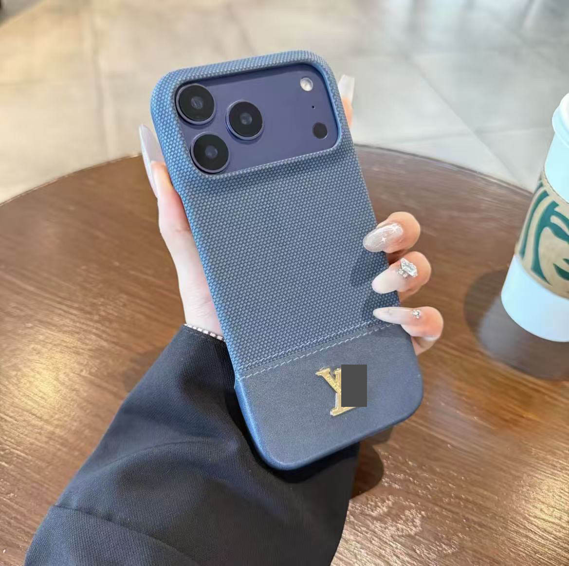 #84 スマホケース   ハーフラップ  耐衝撃・防振性能に優れ、iPhone13-17 に対応