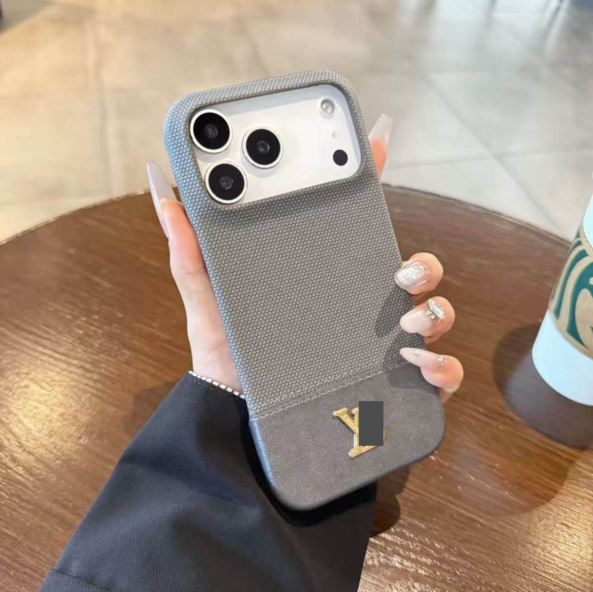 #84 スマホケース   ハーフラップ  耐衝撃・防振性能に優れ、iPhone13-17 に対応