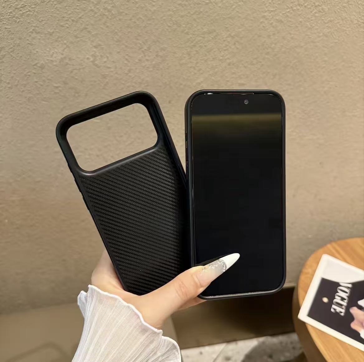 #226 スマホケース    耐衝撃・防振性能に優れ、iPhone15-17 に対応