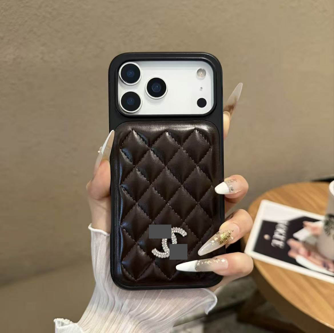 #226 スマホケース    耐衝撃・防振性能に優れ、iPhone15-17 に対応