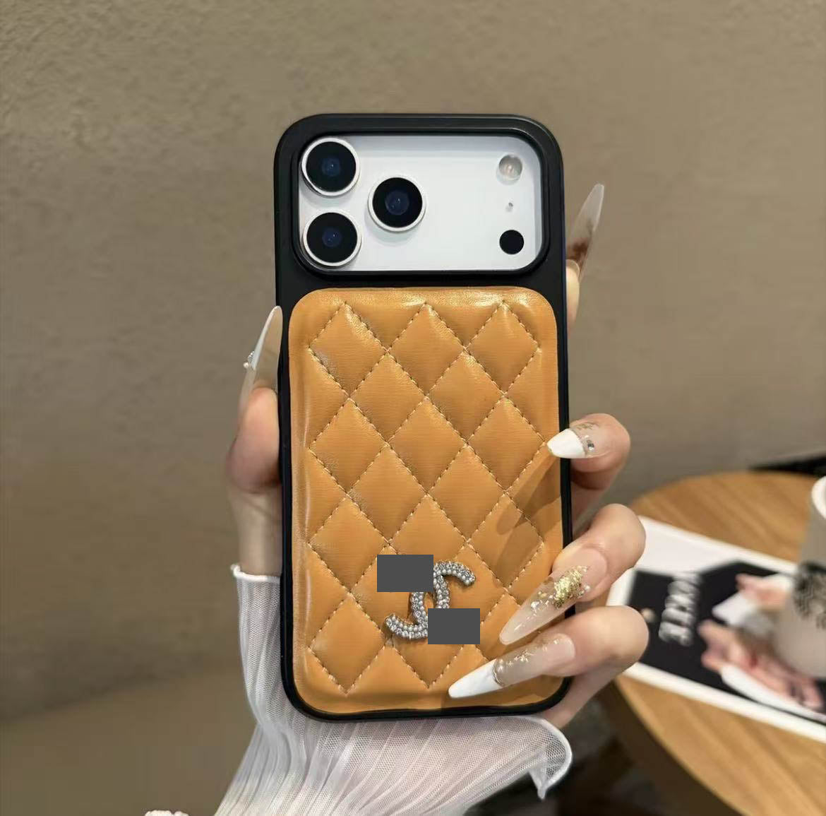 #226 スマホケース    耐衝撃・防振性能に優れ、iPhone15-17 に対応