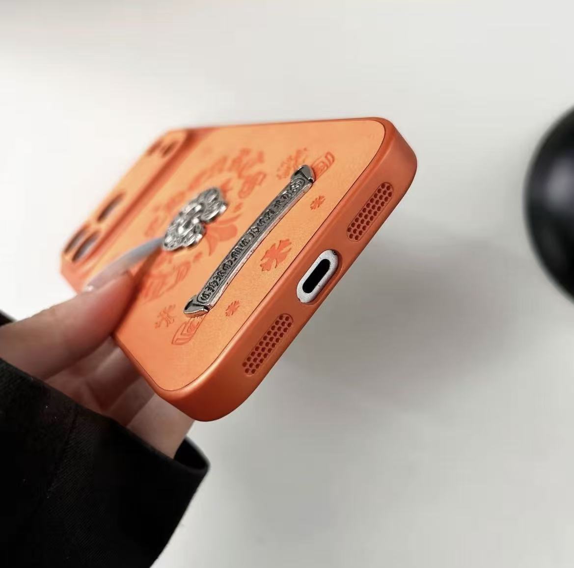 #86 スマホケース   耐衝撃・防振性能に優れ、iPhone14-17 に対応