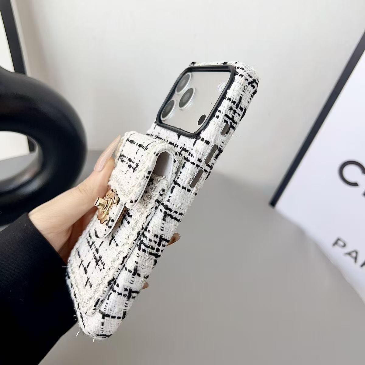 #522  スマホケース  ウール調シリーズ  ストラップ付き カード収納付き  耐衝撃・防振性能に優れ、iPhone14-17に対応