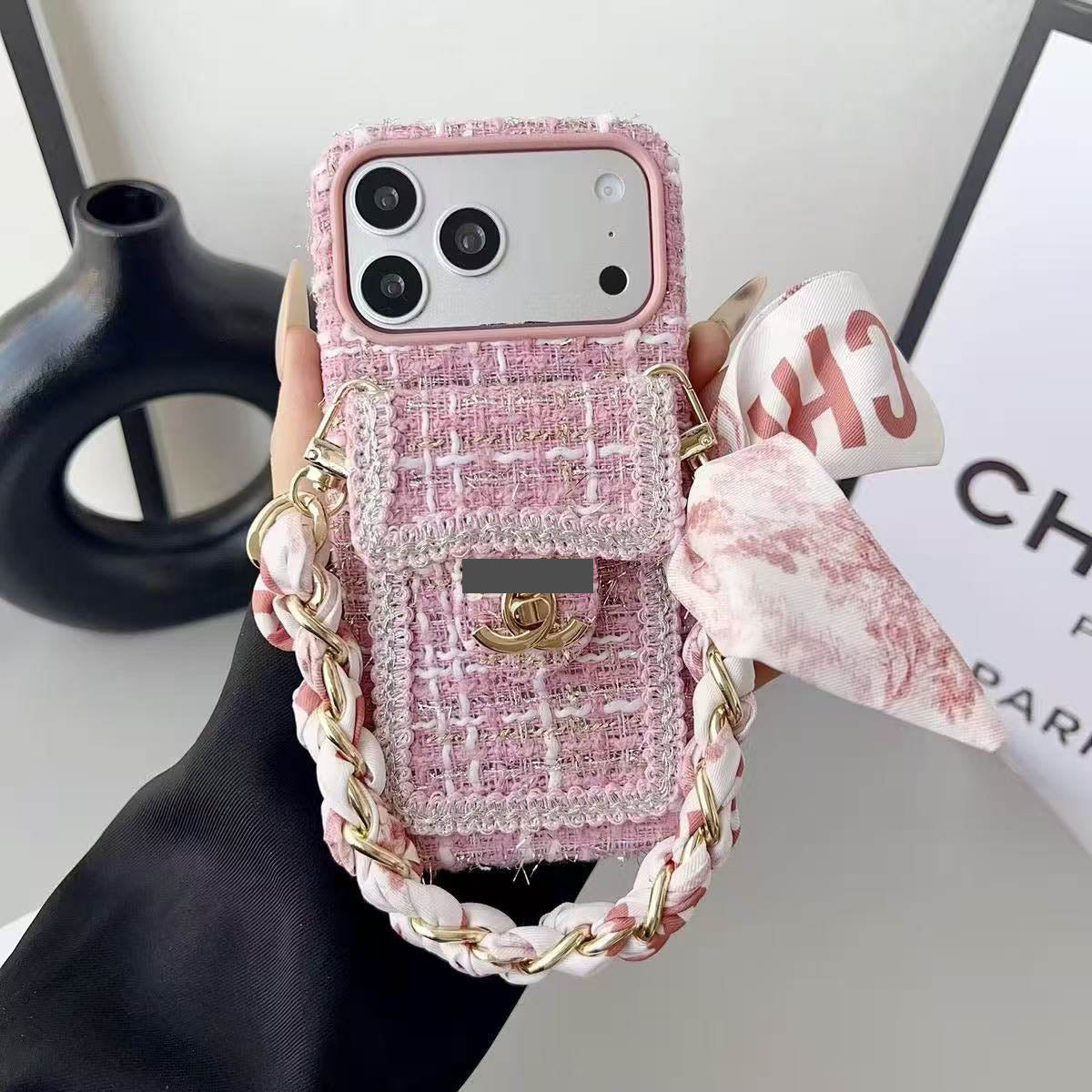 #524  スマホケース  ウール調シリーズ  リボンブレスレット付き カード収納付き  耐衝撃・防振性能に優れ、iPhone14-17に対応