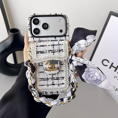 #524  スマホケース  ウール調シリーズ  リボンブレスレット付き カード収納付き  耐衝撃・防振性能に優れ、iPhone14-17に対応