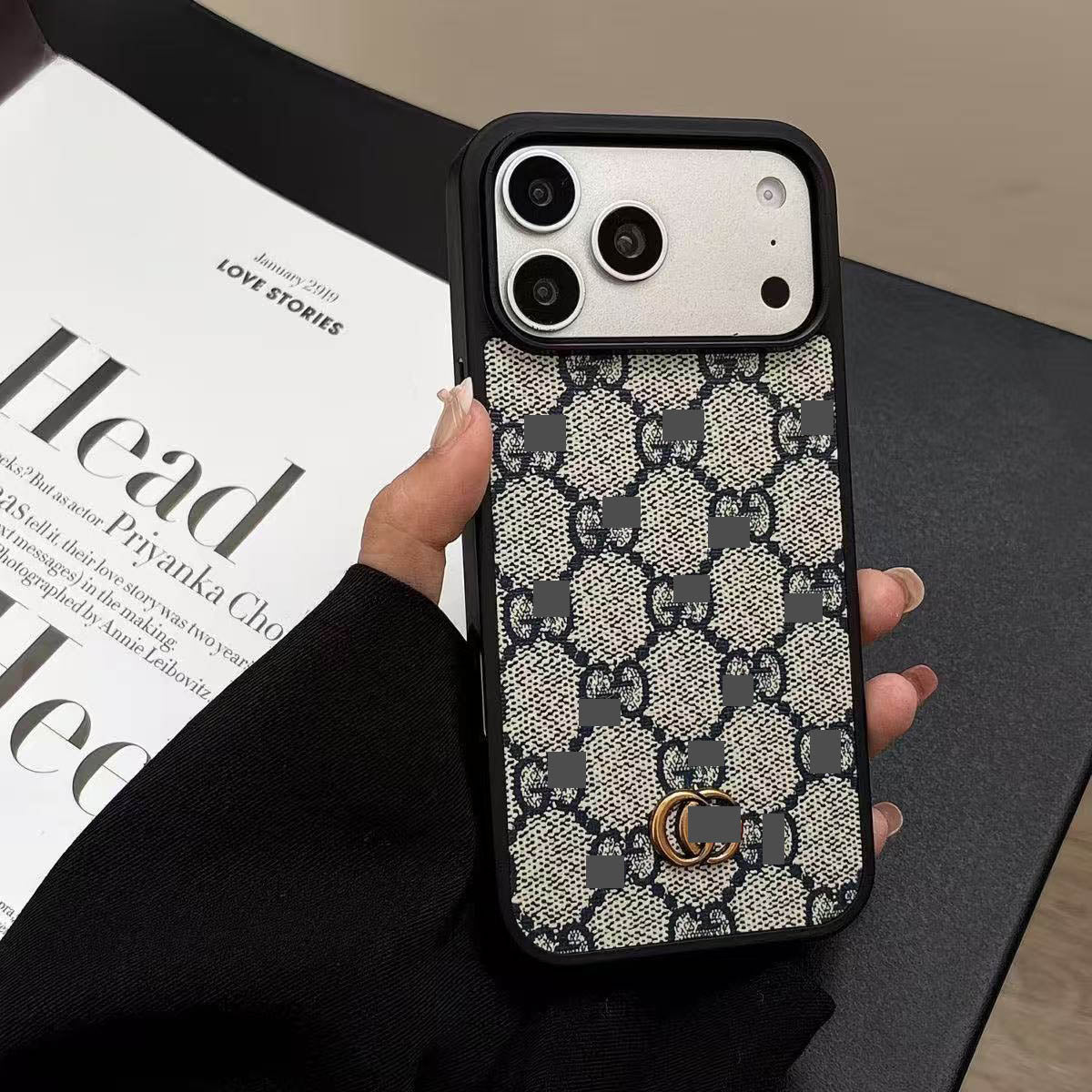 #229  スマホケース    耐衝撃・防振性能に優れ、iPhone13-17 に対応