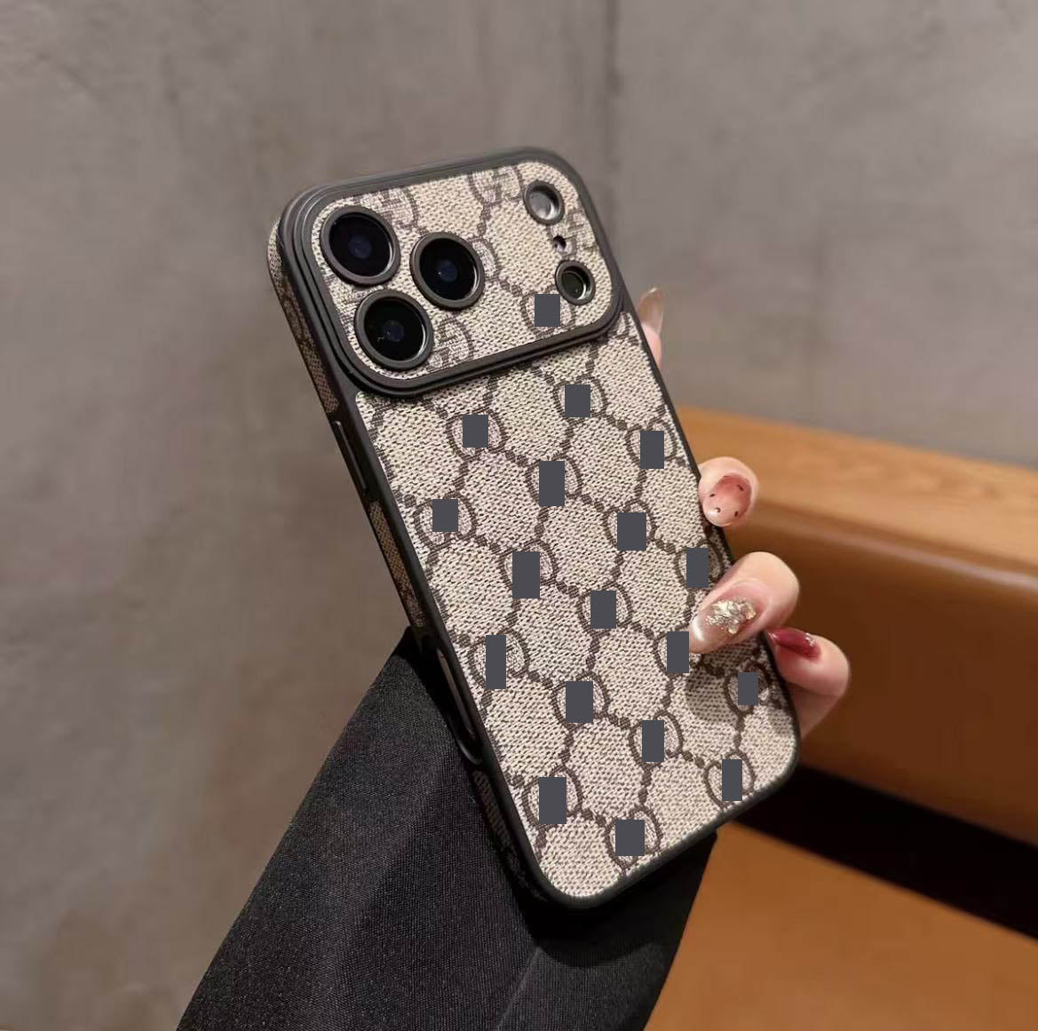 #96  スマホケース   耐衝撃・防振性能に優れ、iPhone13-17 に対応