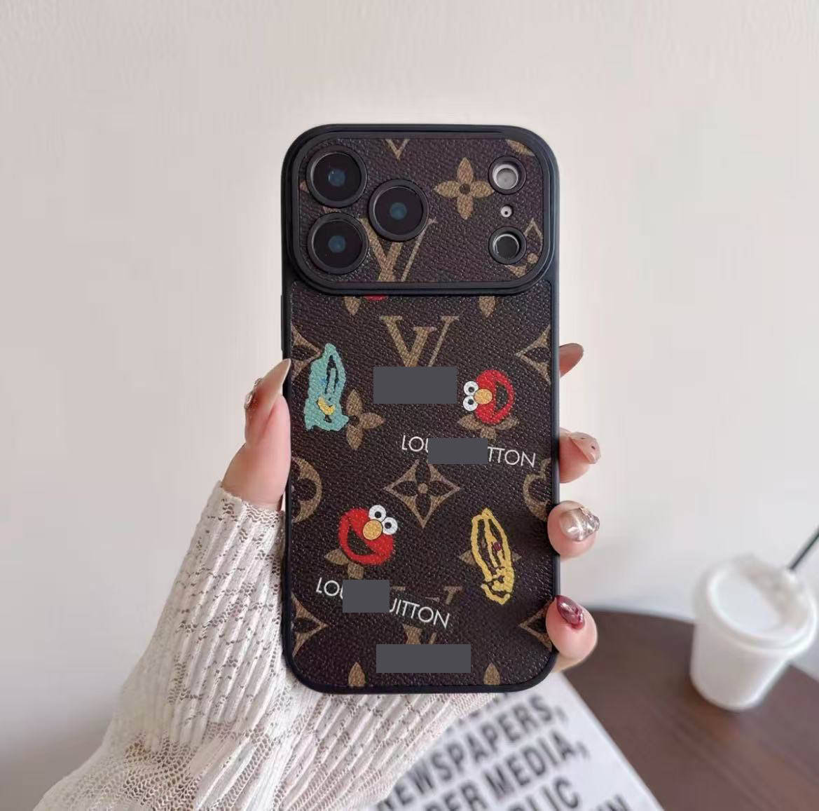 #98  スマホケース  高級感  耐衝撃・防振性能に優れ、iPhone14~17 に対応