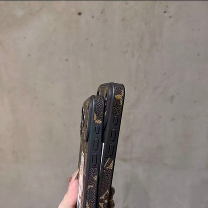 #100  スマホケース  高級感  耐衝撃・防振性能に優れ、iPhone13~17 に対応
