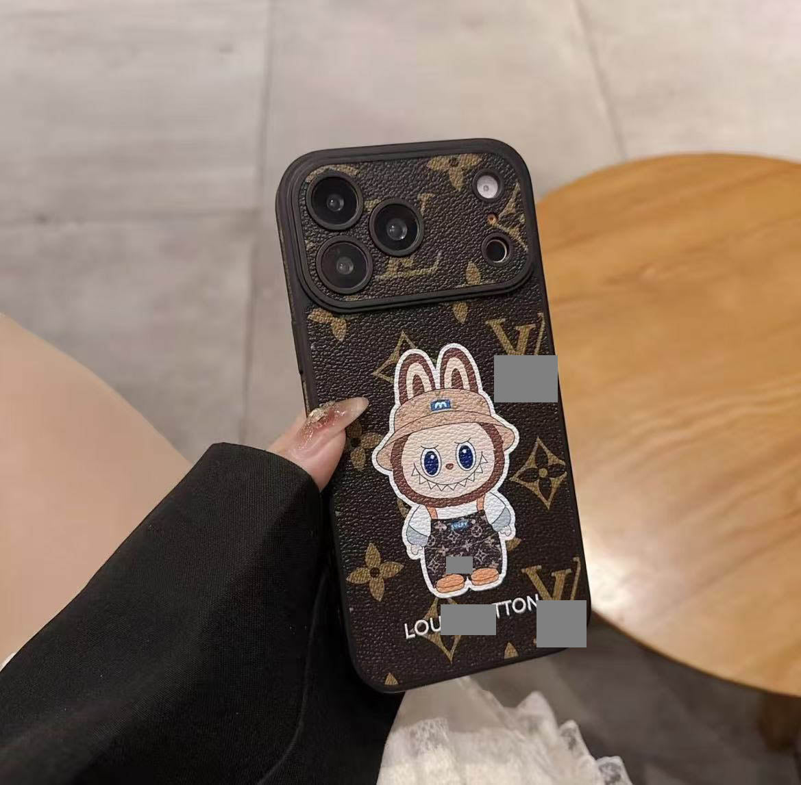 #100  スマホケース  高級感  耐衝撃・防振性能に優れ、iPhone13~17 に対応