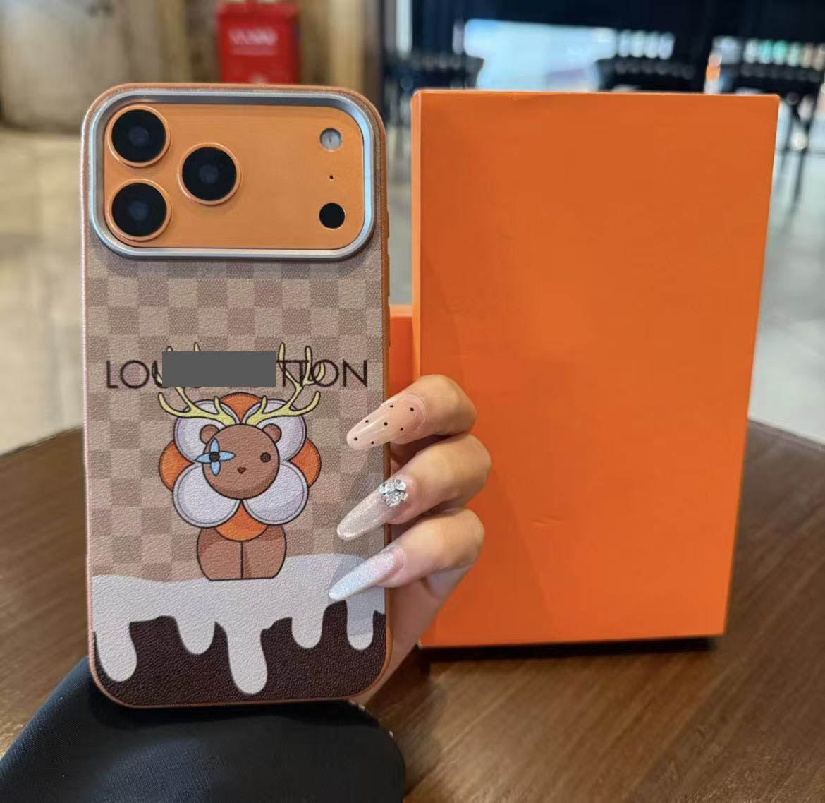 #101  スマホケース    耐衝撃・防振性能に優れ  iPhone13-17 に対応