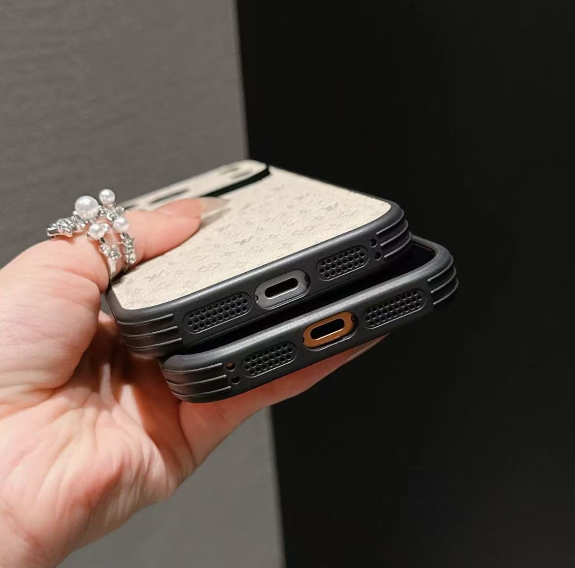 #103  スマホケース    耐衝撃・防振性能に優れ、iPhone14-17に対応