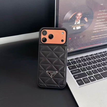 #104  スマホケース   耐衝撃・防振性能に優れ、iPhone13-17 に対応