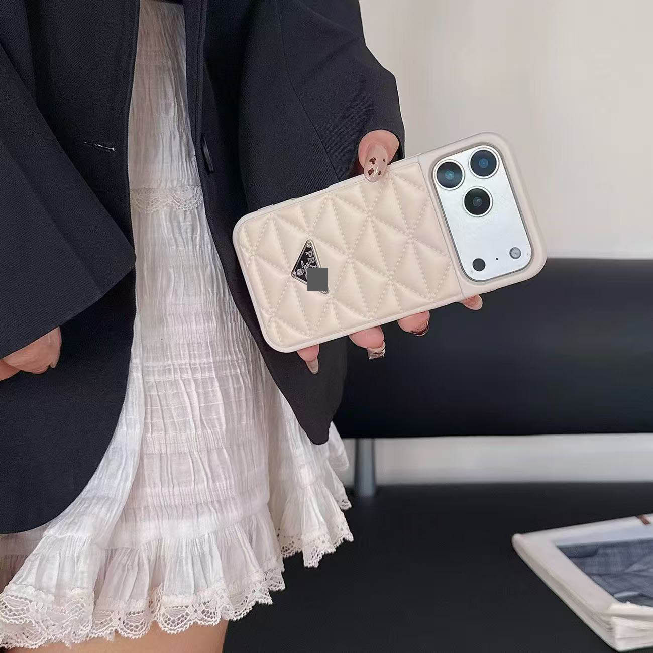 #104  スマホケース   耐衝撃・防振性能に優れ、iPhone13-17 に対応