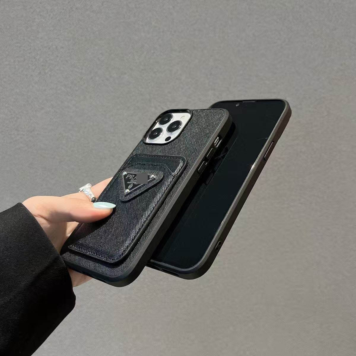 #231  スマホケース   カード入れ付き  耐衝撃・防振性能に優れ、iPhone13-17 に対応