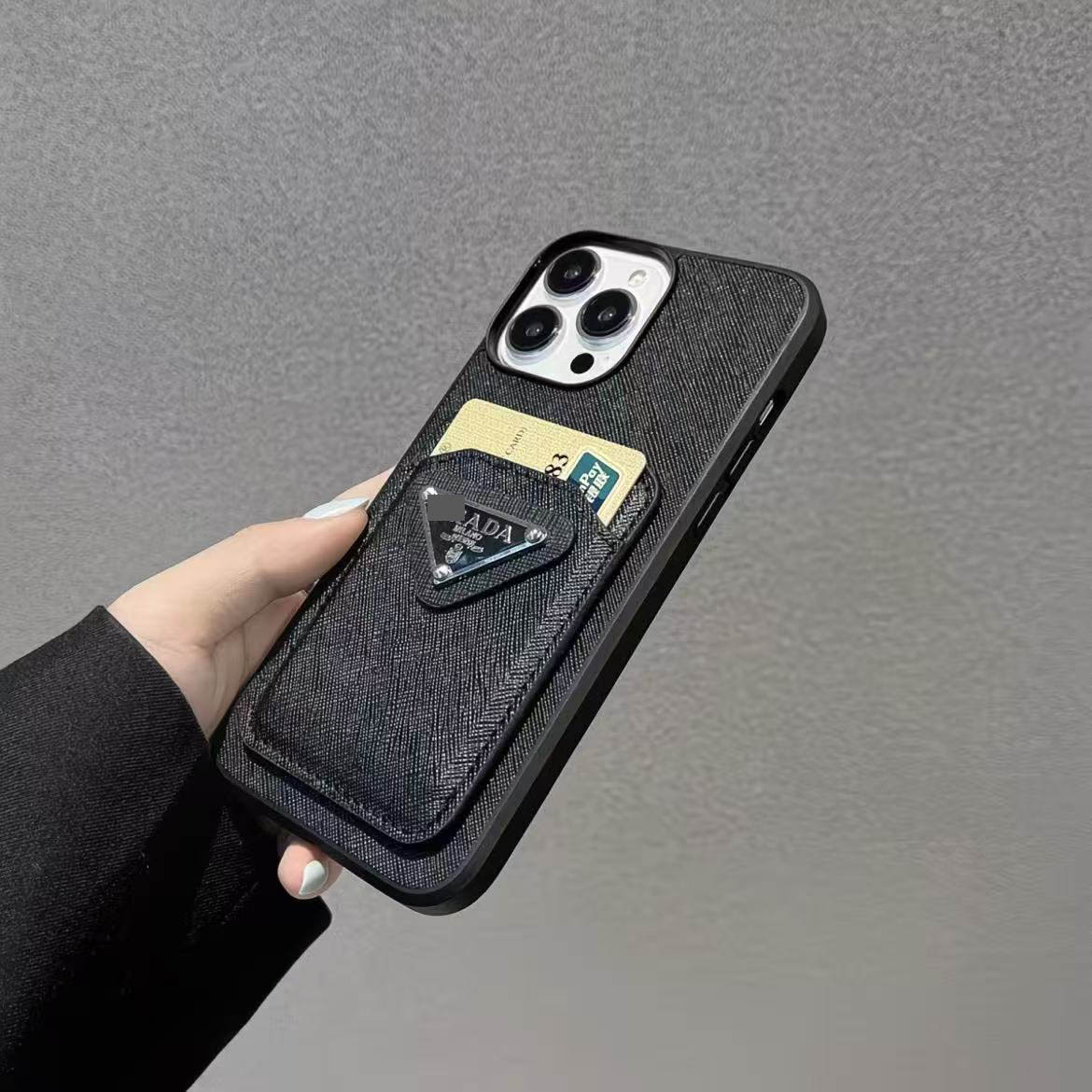 #231  スマホケース   カード入れ付き  耐衝撃・防振性能に優れ、iPhone13-17 に対応