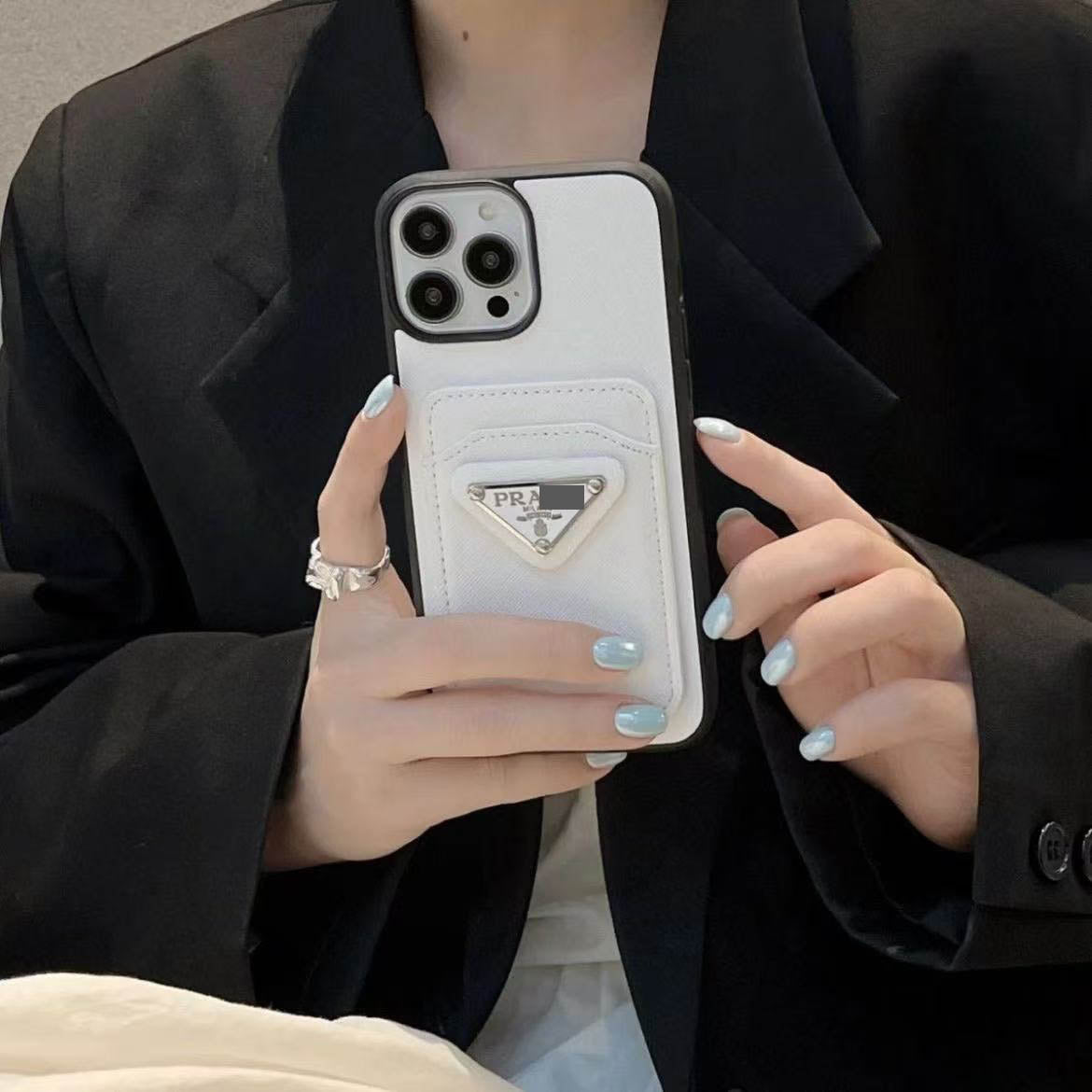 #231  スマホケース   カード入れ付き  耐衝撃・防振性能に優れ、iPhone13-17 に対応