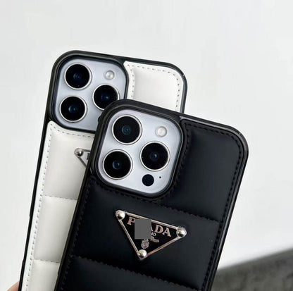#233  スマホケース    耐衝撃・防振性能に優れ、iPhone13-17に対応