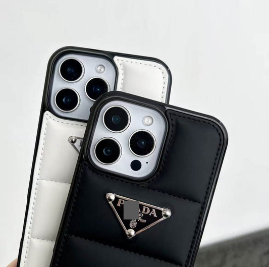 #233  スマホケース    耐衝撃・防振性能に優れ、iPhone13-17に対応