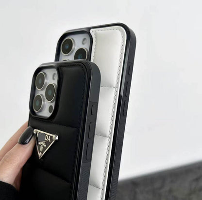 #233  スマホケース    耐衝撃・防振性能に優れ、iPhone13-17に対応