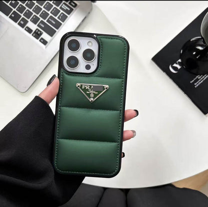 #233  スマホケース    耐衝撃・防振性能に優れ、iPhone13-17に対応