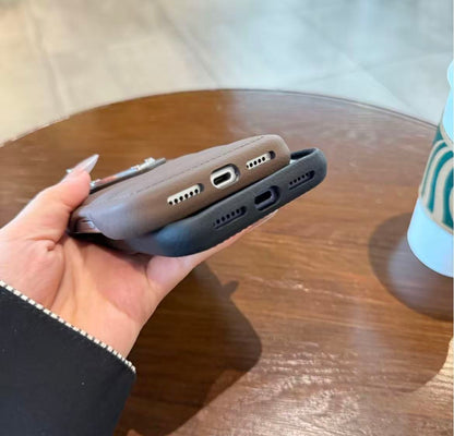 #234  スマホケース   耐衝撃・防振性能に優れ、iPhone13-17に対応