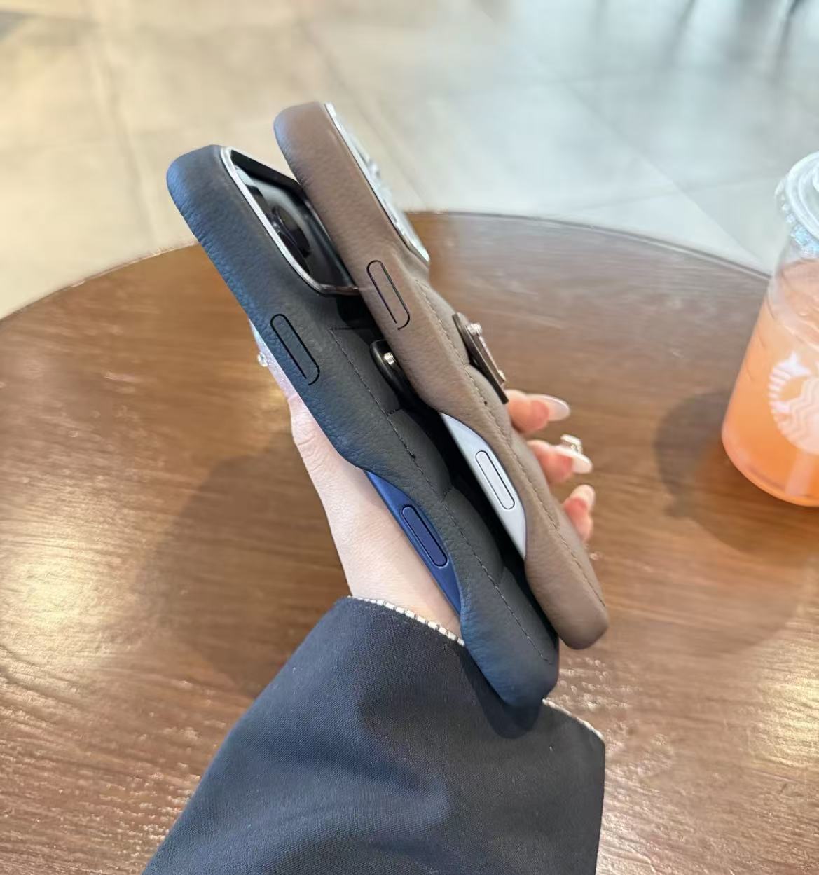 #234  スマホケース   耐衝撃・防振性能に優れ、iPhone13-17に対応