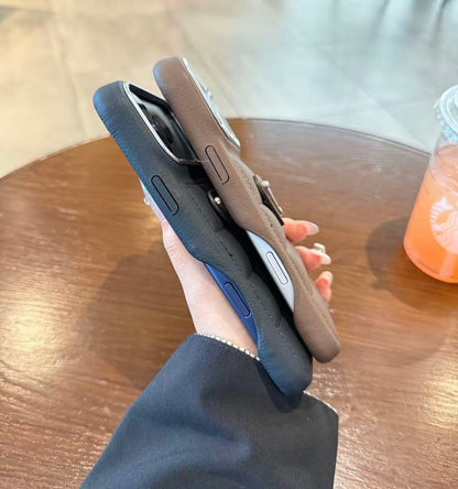 #234  スマホケース   耐衝撃・防振性能に優れ、iPhone13-17に対応