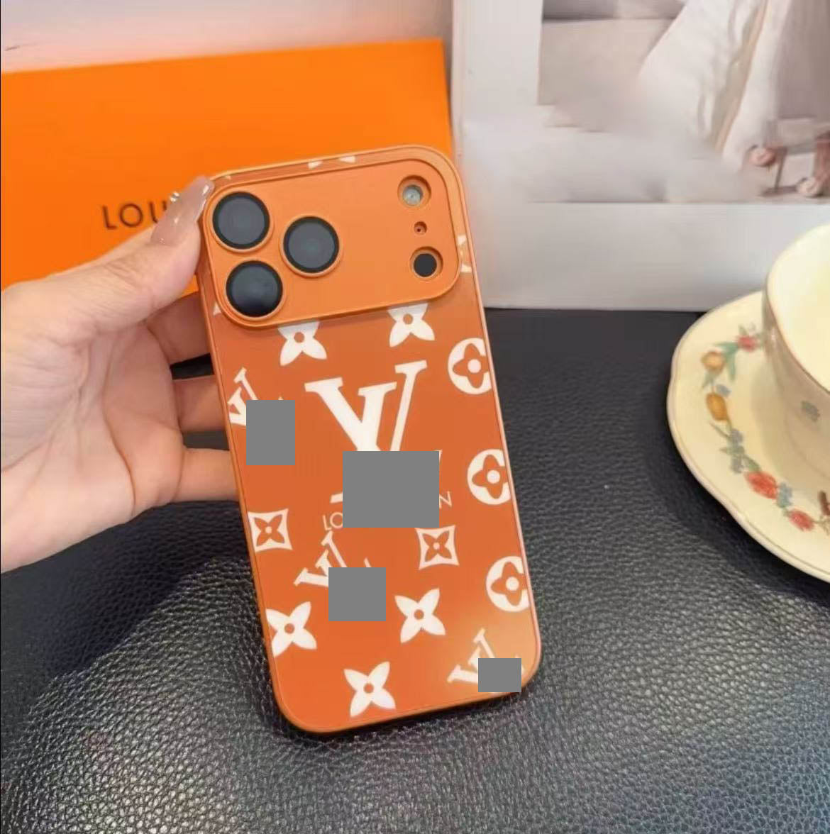 #108  スマホケース   耐衝撃・防振性能に優れ、iPhone13~17 に対応