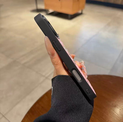 #54  スマホケース   耐衝撃・防振性能に優れ、高級感あふれるスマホケースで、iPhone14~17 に対応