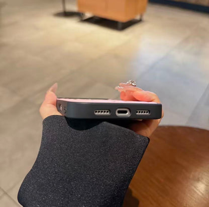 #54  スマホケース   耐衝撃・防振性能に優れ、高級感あふれるスマホケースで、iPhone14~17 に対応