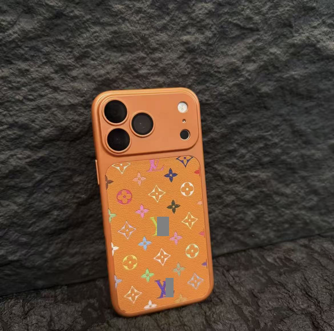 #121 スマホケース    耐衝撃・防振性能に優れ、iPhone13~18 に対応