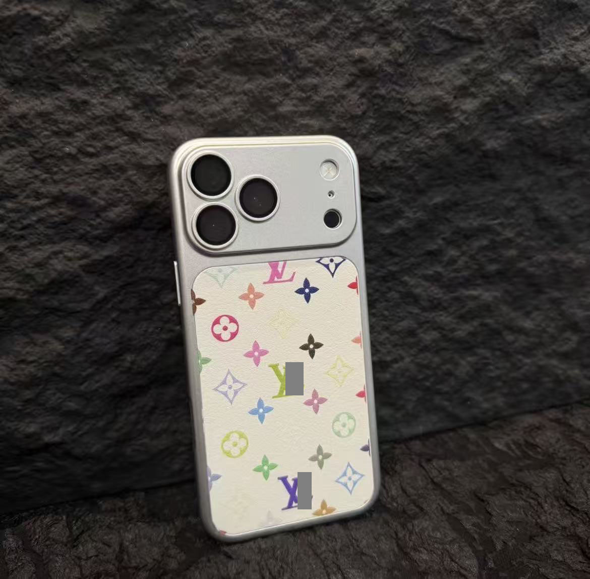#121 スマホケース    耐衝撃・防振性能に優れ、iPhone13~18 に対応