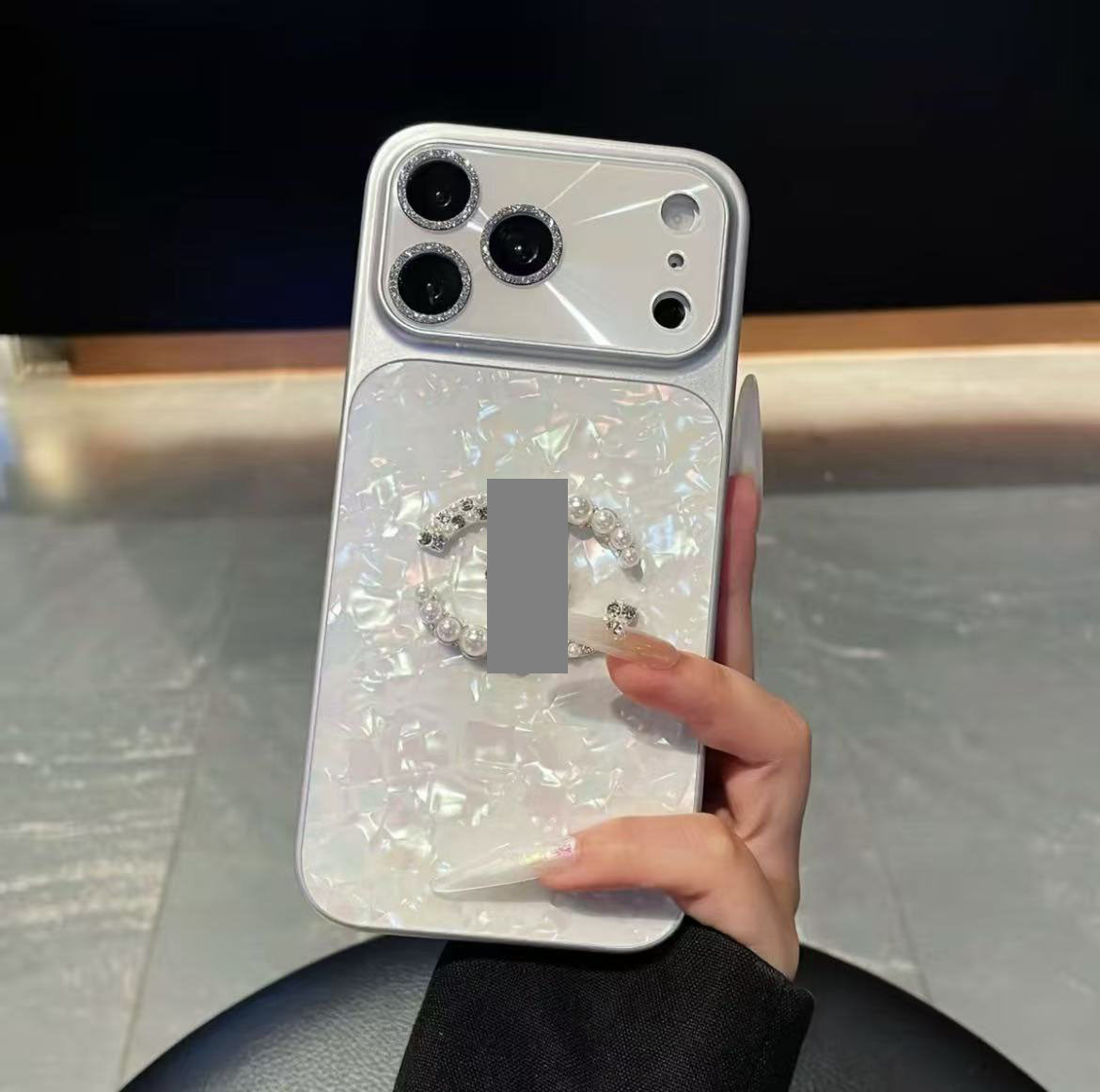 #87  スマホケース    耐衝撃・防振性能に優れ、iPhone14-17 に対応