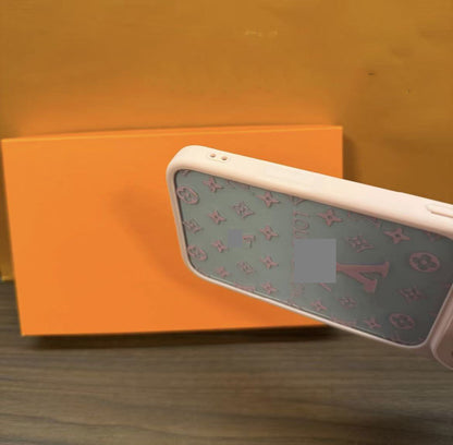#63 スマホケース  透明感  耐衝撃・防振性能に優れ、iPhone12~18 に対応
