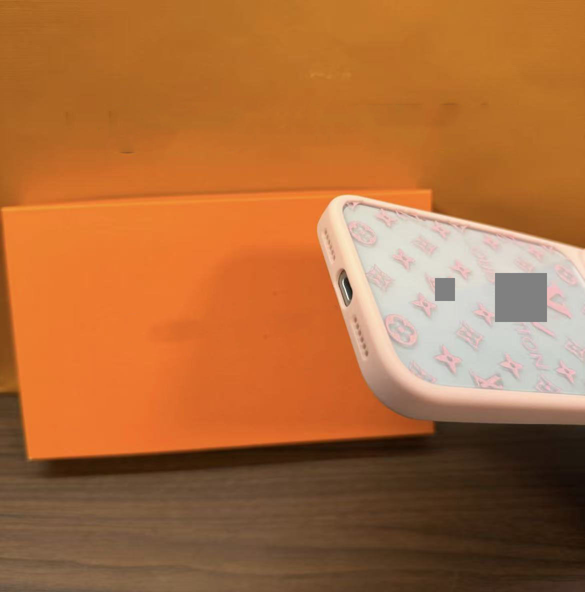#63 スマホケース  透明感  耐衝撃・防振性能に優れ、iPhone12~18 に対応