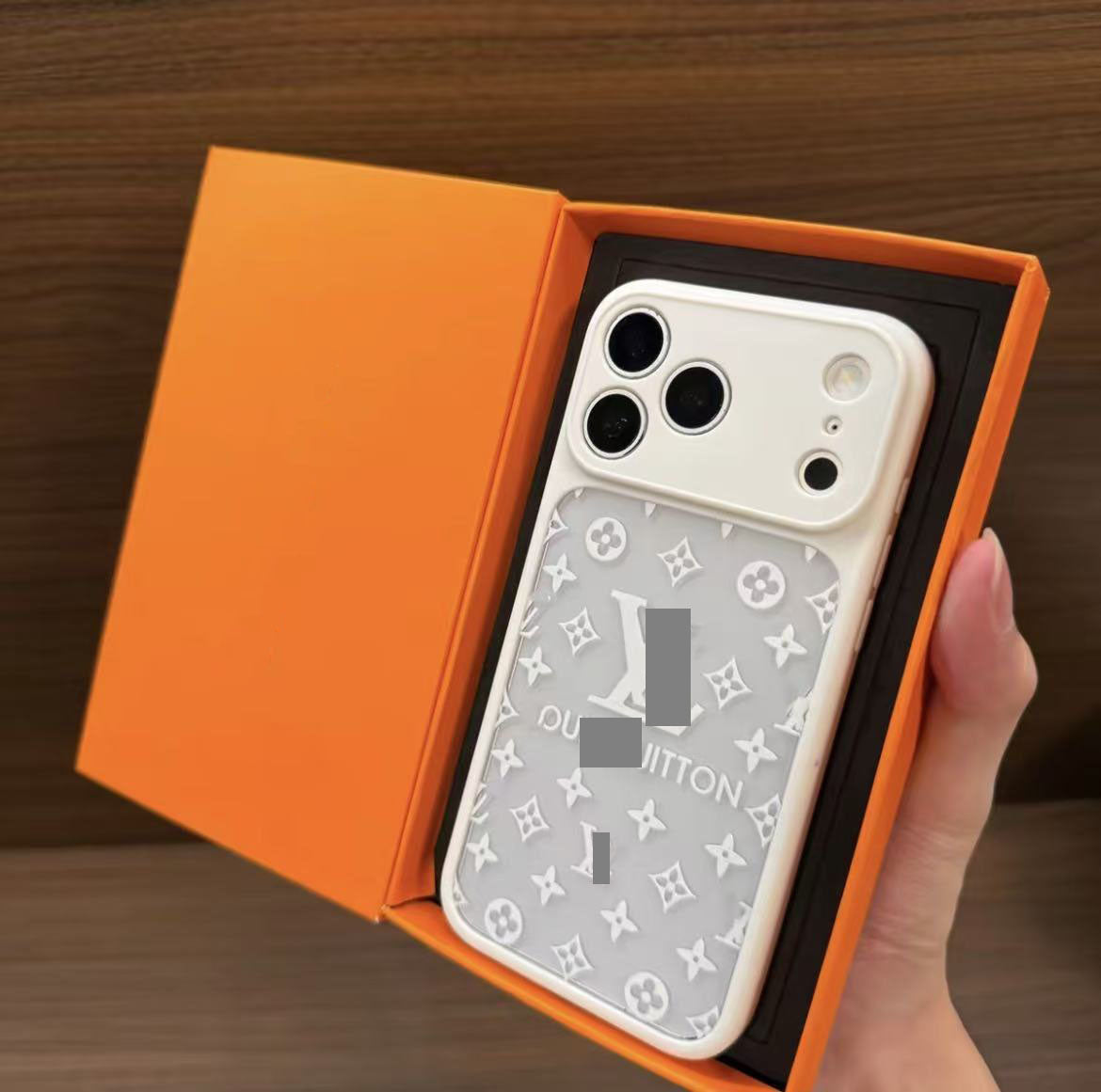 #63 スマホケース  透明感  耐衝撃・防振性能に優れ、iPhone12~18 に対応