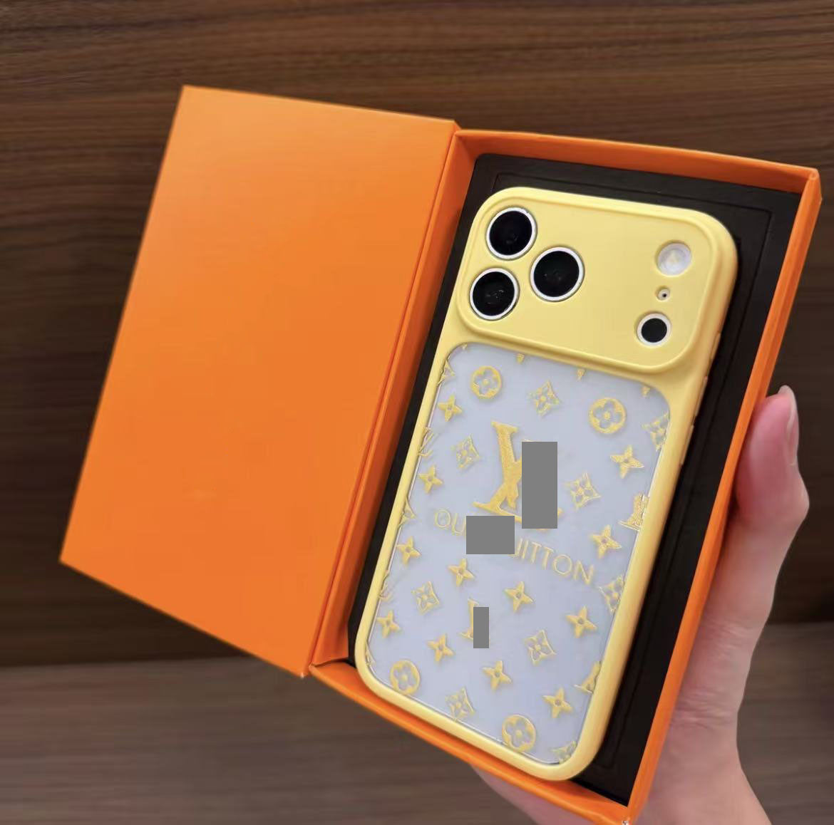 #63 スマホケース  透明感  耐衝撃・防振性能に優れ、iPhone12~18 に対応