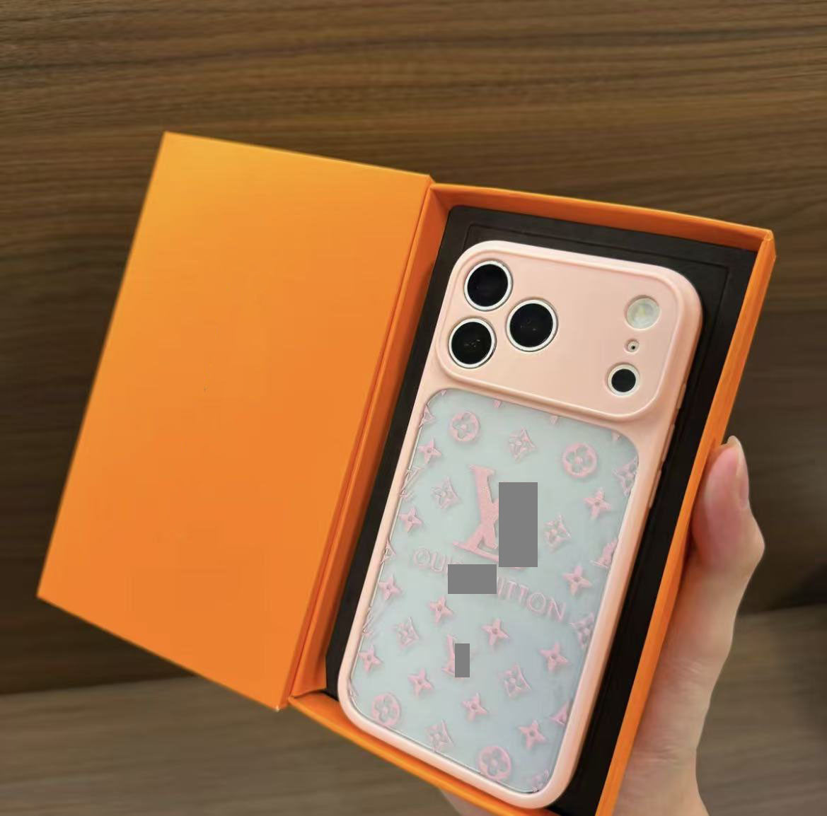 #63 スマホケース  透明感  耐衝撃・防振性能に優れ、iPhone12~18 に対応
