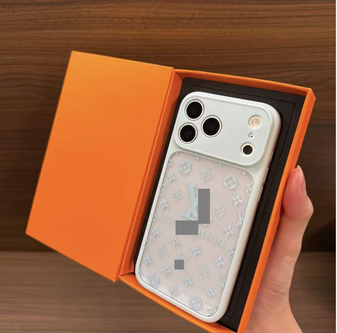#63 スマホケース  透明感  耐衝撃・防振性能に優れ、iPhone12~18 に対応