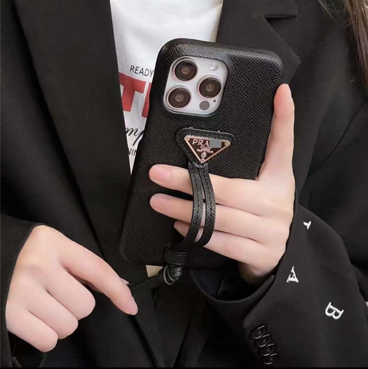 #223  スマホケース   耐衝撃・防振性能に優れ  iPhone13-17 に対応