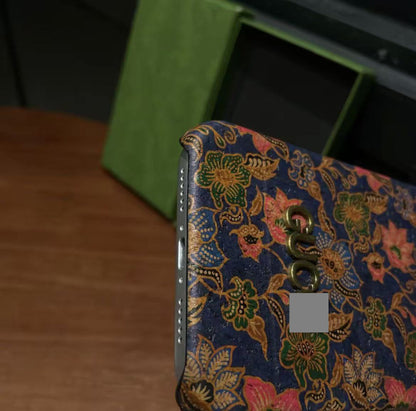 #217  スマホケース    耐衝撃・防振性能に優れ  iPhone13-18 に対応