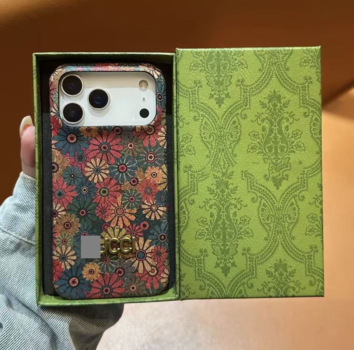 #217  スマホケース    耐衝撃・防振性能に優れ  iPhone13-18 に対応