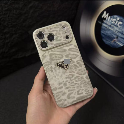 #41スマホケース    耐衝撃・防振性能に優れ、高級感あふれるスマホケースで、iPhone14~18 に対応