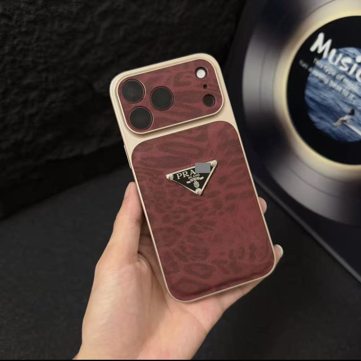 #41スマホケース    耐衝撃・防振性能に優れ、高級感あふれるスマホケースで、iPhone14~18 に対応