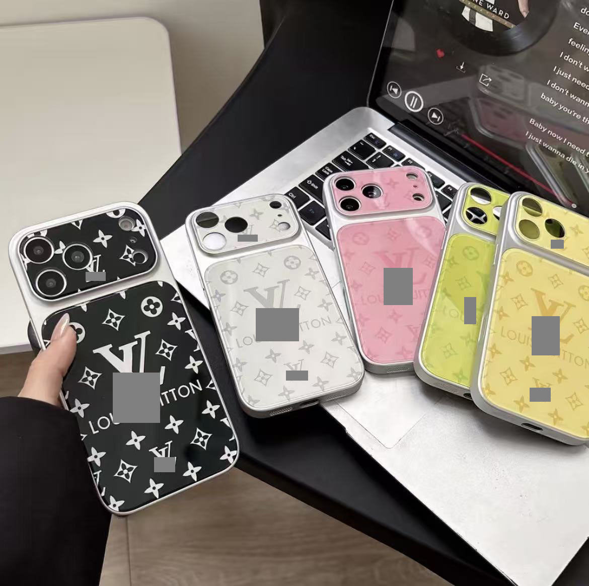 #82 スマホケース   耐衝撃・防振性能に優れ、iPhone15-17 に対応