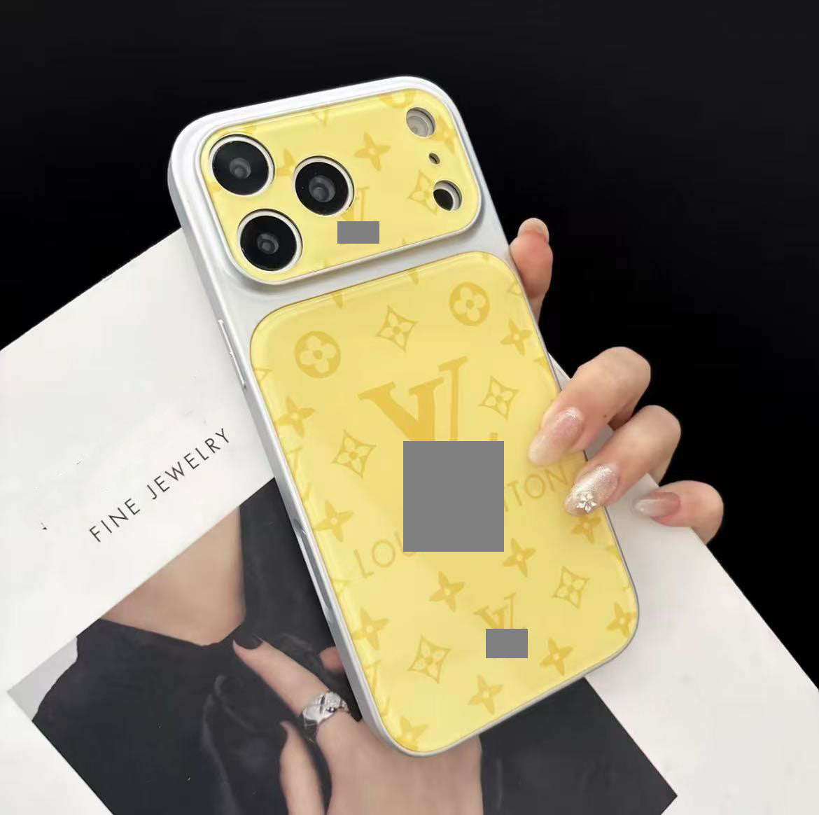 #82 スマホケース   耐衝撃・防振性能に優れ、iPhone15-17 に対応