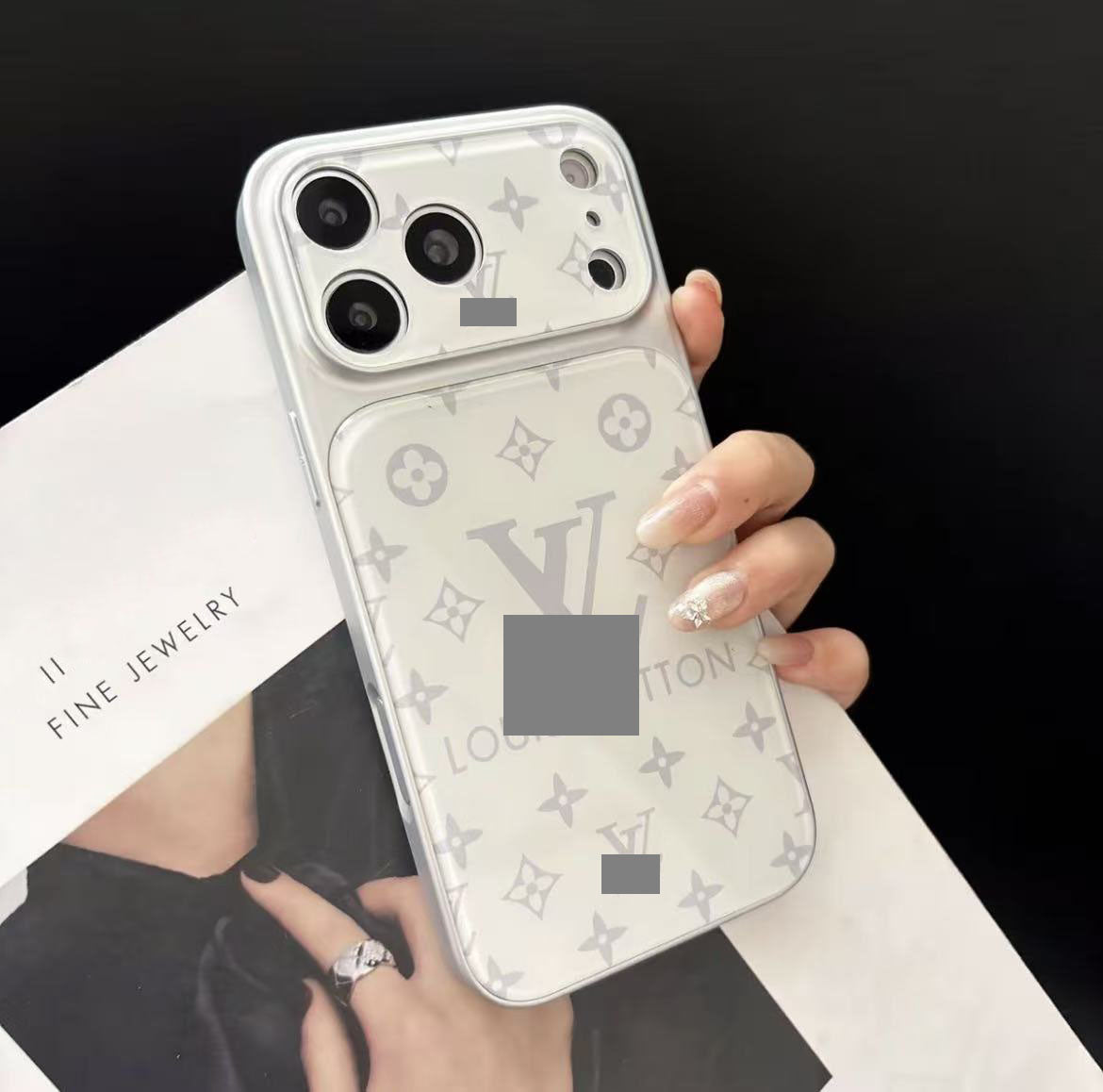 #82 スマホケース   耐衝撃・防振性能に優れ、iPhone15-17 に対応